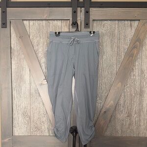 EUC Lululemon Dance Studio mid-rise cropped pant - size 6